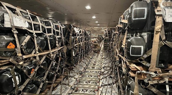 طائرة محملة بمساعدات عسكرية أمريكية في الطريق إلى أوكرانيا  (أرشيف)