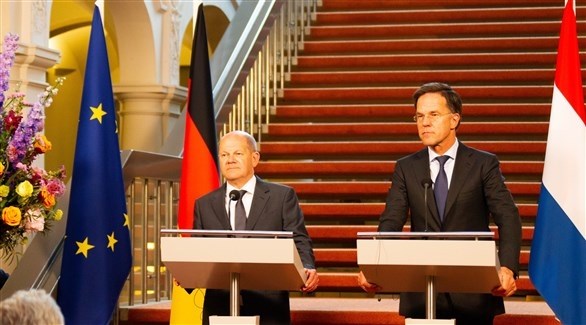 المستشار الألماني أولاف شولتس ورئيس الوزراء الهولندي مارك روته (تويتر)