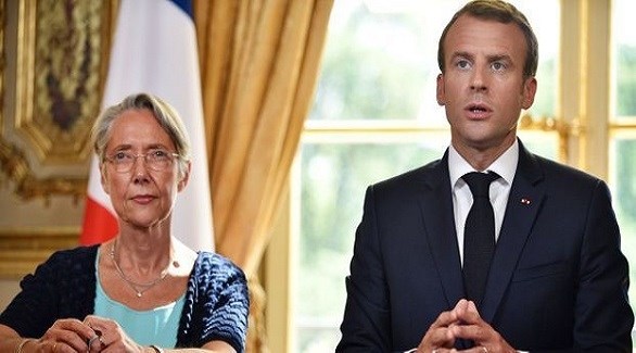 الرئيس الفرنسي إيمانويل ماكرون ورئيسة حكومته الجديدة إليزابيت بورن (أرشيف)