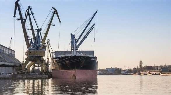 تحميل سفينة حبوب في ميناء روسي (أرشيف)