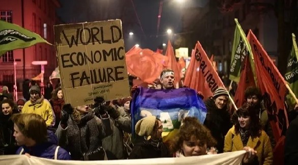 محتجون في سويسرا ضد المنتدى العالمي بدافوس (أرشيف)