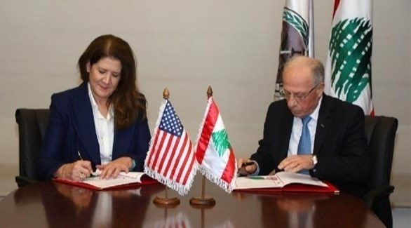 وزير الدفاع الوطني اللبناني موريس سليم والسفيرة الأمريكية دوروثي شيا (تويتر)
