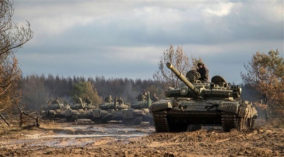 دبابات روسية في إحدى المدن الأوكرانية (أرشيف)