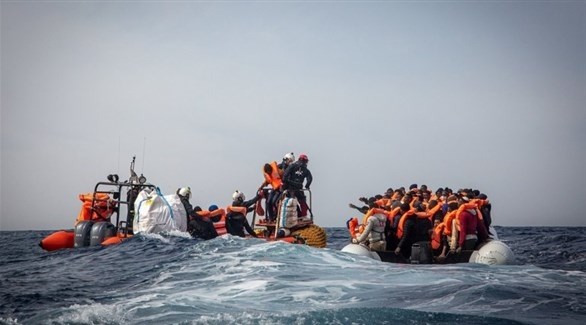 خفر السواحل اليوناني يعترض قارب لمهاجرين (أرشيف)