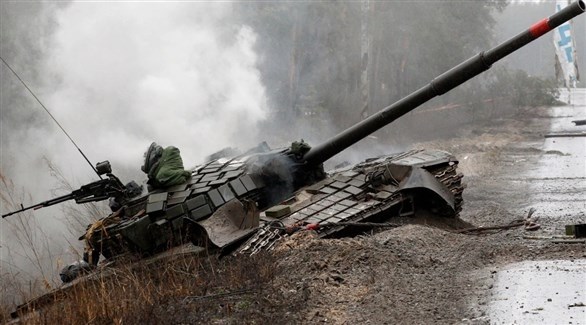 دبابة روسية متضررة في أوكرانيا (أرشيف)