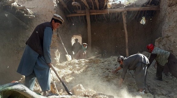 أفغان يزيلون الأنقاض بعد الزلزال (أرشيف)