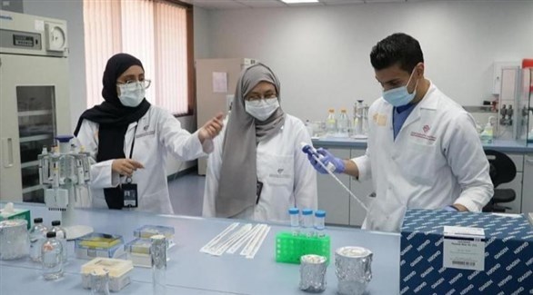 باحثون في مختبر دوائي في السعودية (أرشيف)