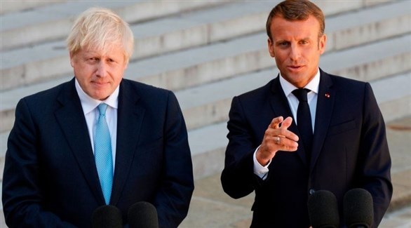 الرئيس الفرنسي إيمانويل ماكرون ورئيس الوزراء البريطاني بوريس جونسون (أرشيف)