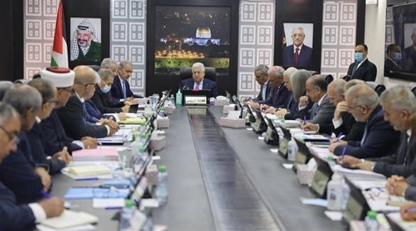 الرئيس الفلسطيني محمود عباس خلال اجتماع للحكومة برام الله (أرشيف)