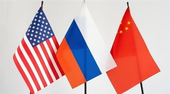 أعلام الولايات المتحدة وروسيا والصين.(أرشيف)