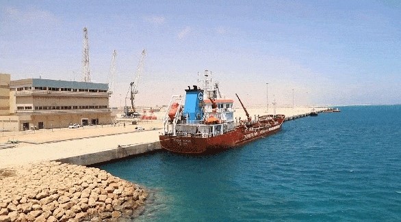 ناقلة نفط في ميناء راس لانوف الليبي (أرشيف)