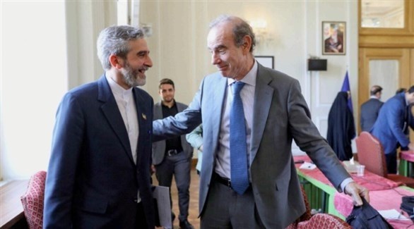 منسق الاتحاد الأوروبي للمفاوضات إنريكي مورا  وكبير المفاوضين الإيرانيين علي باقري (أرشيف)