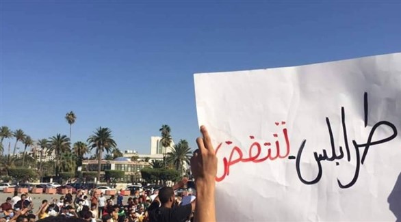 جانب من التظاهرات في ميدان الشهداء وسط طرابلس (إعلام محلي)