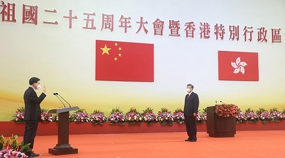 الرئيس التنفيذي الجديد لهونغ كونغ جون لي يؤدي اليمين أمام الرئيس شي جين بينغ (شينخوا)