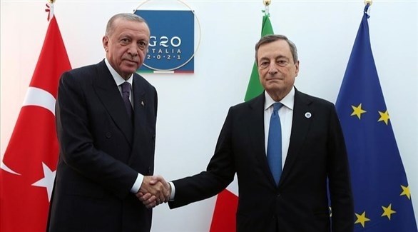 رئيس الوزراء الإيطالي ماريو دراغي والرئيس التركي رجب طيب أردوغان (أرشيف)