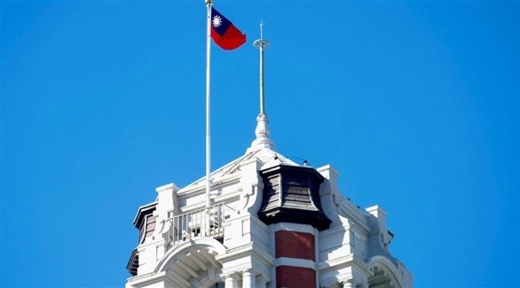 علم تايوان على برج المكتب الرئاسي في تايبيه (أ ف ب)