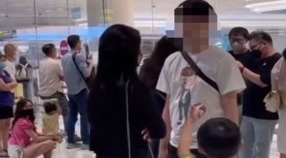 المرأة في مواجهة زوجها المخادع في المطار (ديلي ستار)