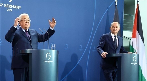 الرئيس الفلسطيني محمود عباس والمستشار أولاف شولتس (أرشيف)