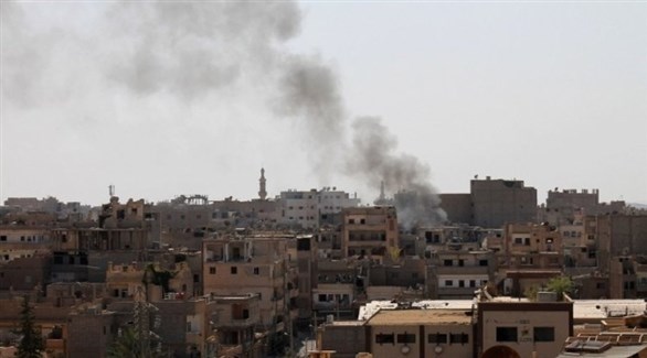 دخان يتصاعد جراء قصف جوي خلال المعارك الجارية في سوريا (أرشيف)