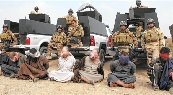 جنود عراقيون بعد اعتقال عدد من الدواعش في عملية سابقة (أرشيف)