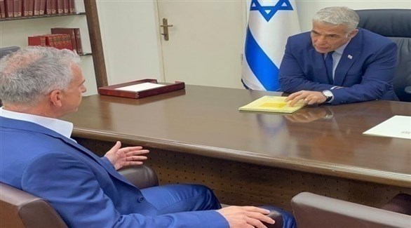 رئيس الوزراء الإسرائيلي يائير لابيد ورئيس الموساد دافيد بارنياع (أرشيف)