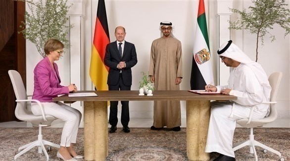 جانب من توقيع آخر اتفاقية في مجال تسريع أمن الطاقة بين الإمارات وألمانيا (وام)