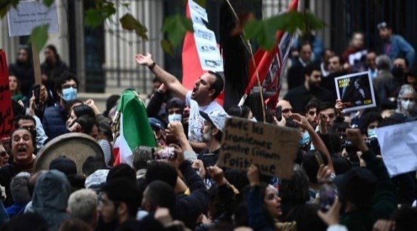 محتجون في طهران بعد مقتل أميني (أرشيف)