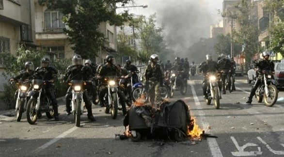 قمع المتظاهرين في إيران (رويترز)