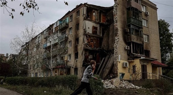 أوكراني في باخموت المحاصرة في دونباس (أرشيف)