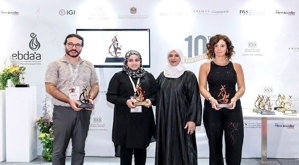 المصرية آيات نصار أثناء حصولها على جائزة إبداع بلا حدود الإماراتية