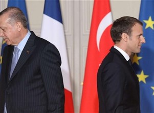 فرنسا تعلق مبيعات السلاح إلى تركيا