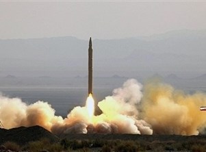 بريطانيا وفرنسا وألمانيا: إيران تطور صواريخ لحمل رؤوس نووية 