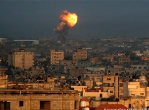 هجمات إسرائيلية على مواقع لحماس رداً على إطلاق صواريخ من غزة