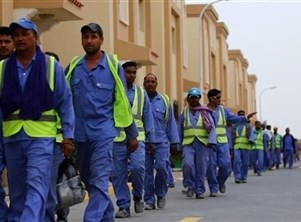 العفو الدولية: إصابة مئات العمال في قطر بكورونا 
