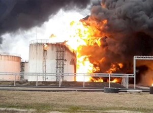 حريق في منشأة لتكرير النفط في روسيا