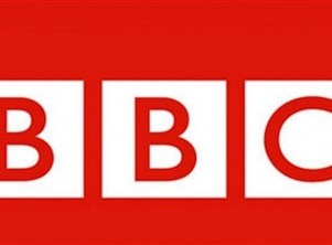 بريطانيا تجمد تمويل بي بي سي