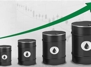 النفط يقفز إلى أعلى مستوى في شهرين