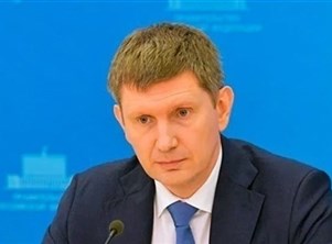 وزير: قوة الروبل تمثل خطورة على الاقتصاد الروسي