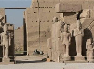 41 عملاً تشكيلياً تدور في فلك القديم والحديث بـ 3 معارض في الأقصر المصرية