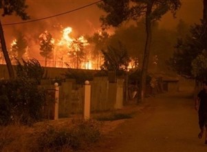فرق الإطفاء تسيطر على غالبية حرائق الجزائر وحصيلة الضحايا 38