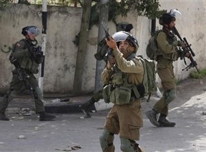 الجيش الإسرائيلي يقتل فلسطينياً ومستوطنون يقتحمون الأقصى