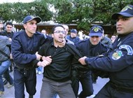 توقيف 9 متظاهرين لمشاركتهم في الحراك الجزائري