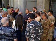 لبنان: مودع يقتحم بنكاً في بيروت