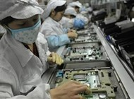 "مدينة آيفون" الصينية تنقل 870 عاملاً بدون إخطار مسبق