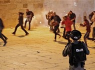 اختناقات بالغاز في مواجهات بين فلسطينيين وقوات إسرائيلية شمال القدس