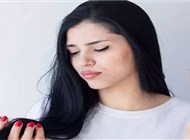 ما الذي يسبب تساقط الشعر عند المراهقين؟