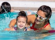 إجراءات لحماية الطفل في حمام السباحة 