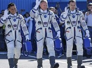 رائد فضاء أمريكي ورائدان روسيان يصلون إلى محطة الفضاء الدولية