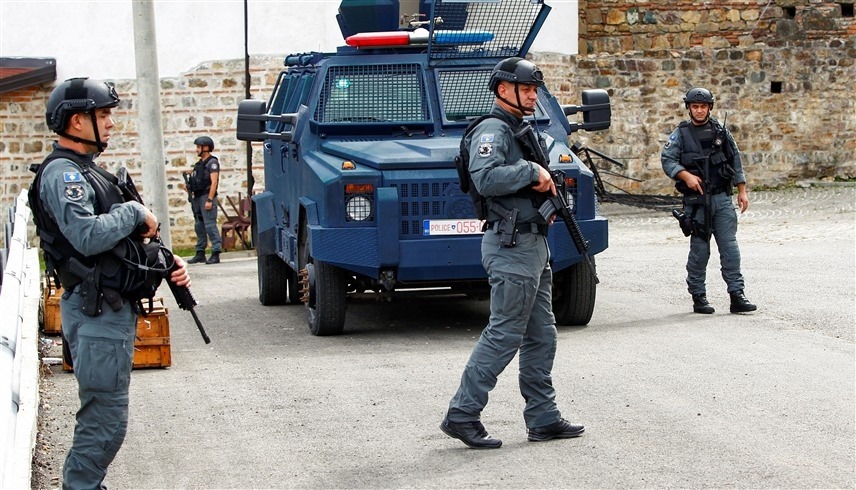 الشرطة في كوسوفو في حالة تأهب (رويترز)
