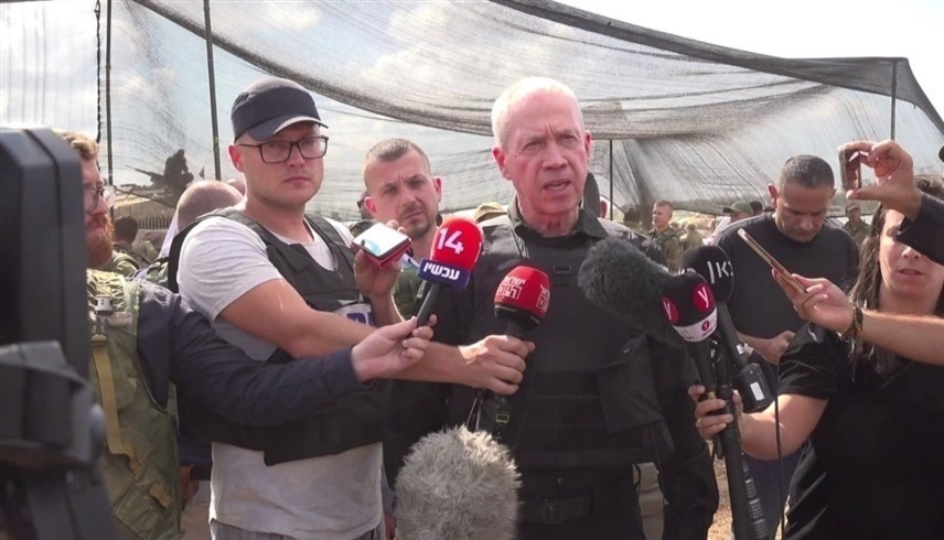 وزير الدفاع الإسرائيلي يوآف غالانت خلال تفقده للقوات المتمركزة بالقرب من غزة  (إكس)